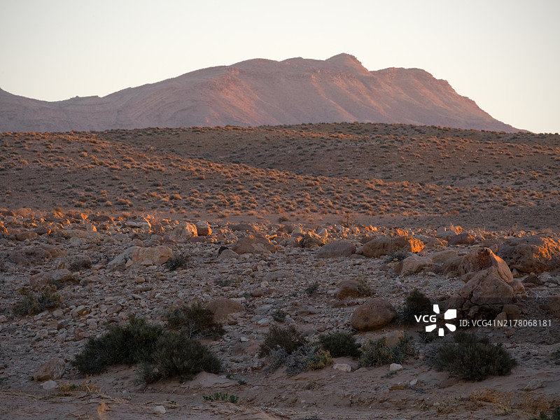非洲的沙漠岩石山脉日出图片素材