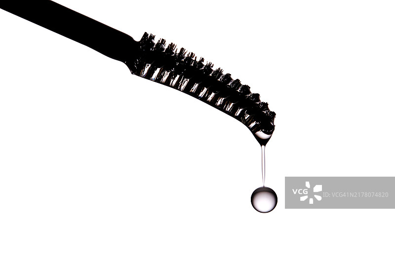 黑刷子流出的眉毛和睫毛增长油图片素材