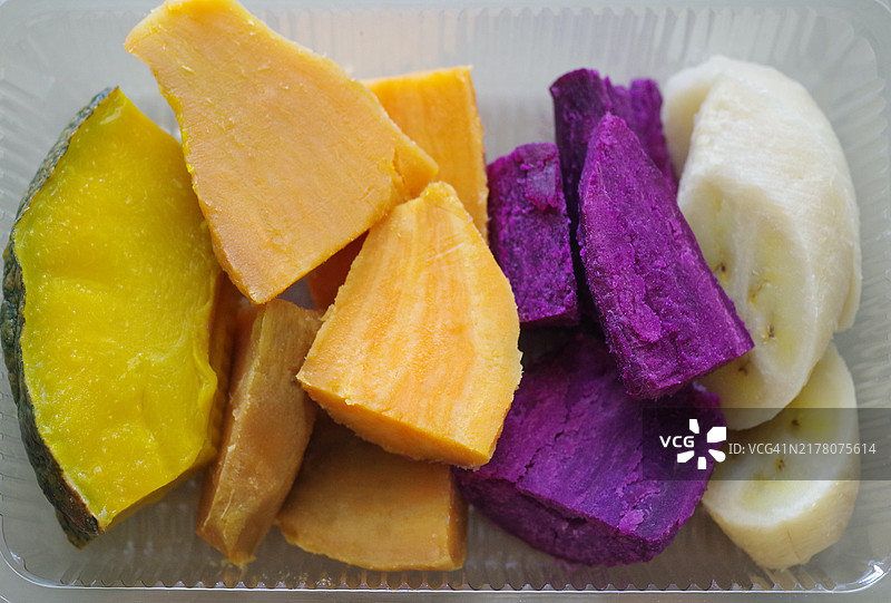 清蒸根茎蔬菜和南瓜图片素材