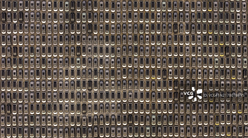 准备出口海运的新车航拍俯视图图片素材