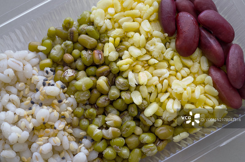 各种谷物和豆类：健康食材特写图片素材