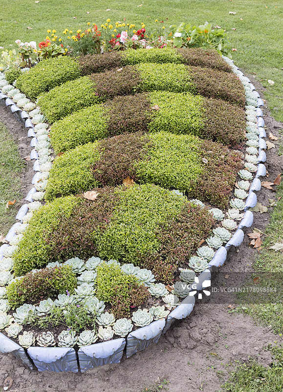 德国波茨坦巴贝尔斯贝格公园的秋日景色图片素材