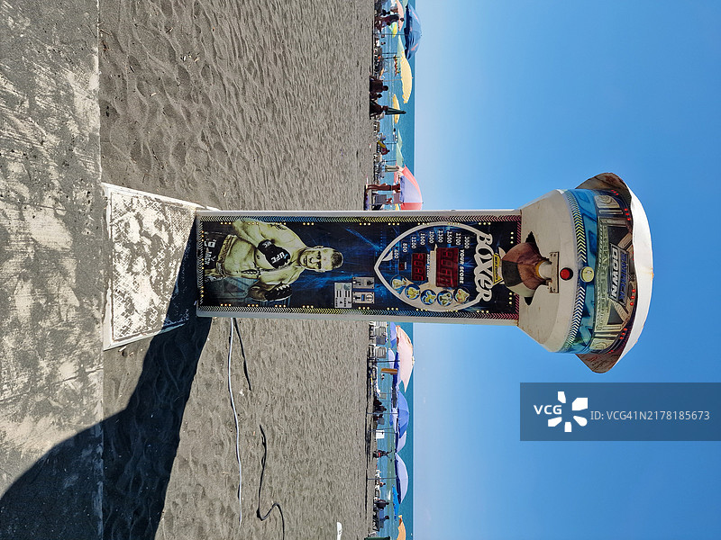 海滩上的拳击球图片素材