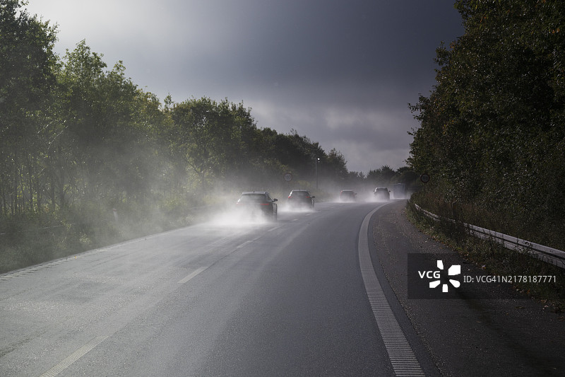 科灵附近E45公路上的雨天图片素材