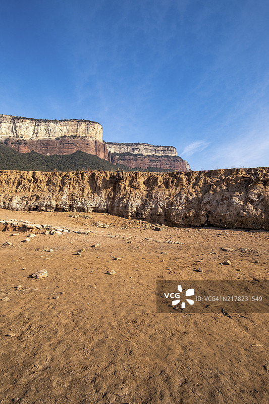 西班牙加泰罗尼亚历史上最严重的干旱,绍水库生态悲剧景观,蓄水量仅为百分之四图片素材