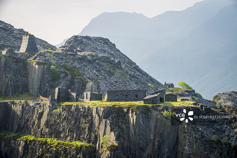 废弃的板岩采石场建筑图片素材