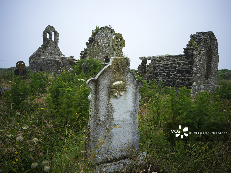 夏季胡克角的废弃教堂和墓地图片素材