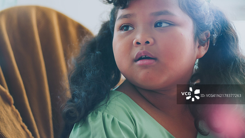 加大码小女孩图片素材