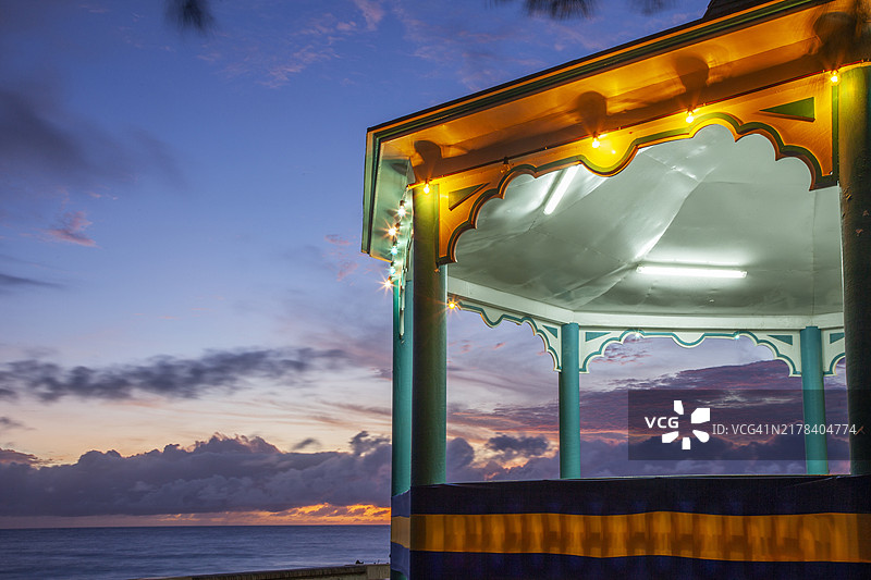 巴巴多斯海滩上的宝塔图片素材