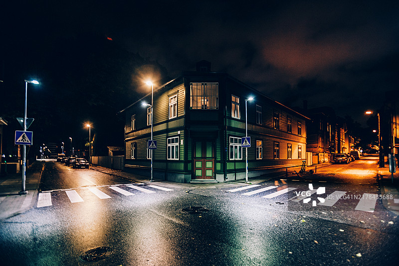 夜色中的塔林，爱沙尼亚图片素材