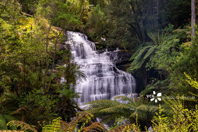 澳大利亚维多利亚州奥特威国家公园的三胞胎瀑布图片素材