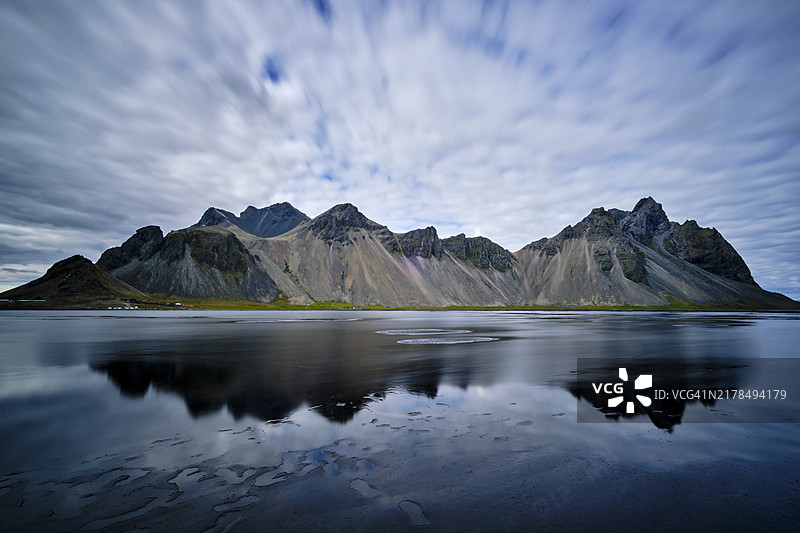 冰岛东部区斯托克斯内斯半岛的Vestrahorn山图片素材