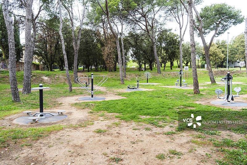 西班牙菲格拉斯的户外健身器材图片素材