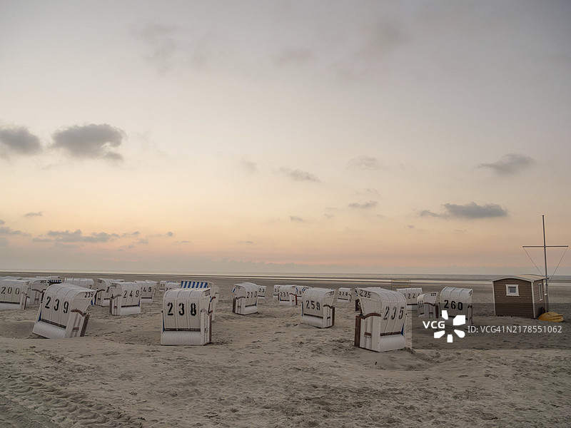 德国斯皮克罗格岛的沙滩椅图片素材