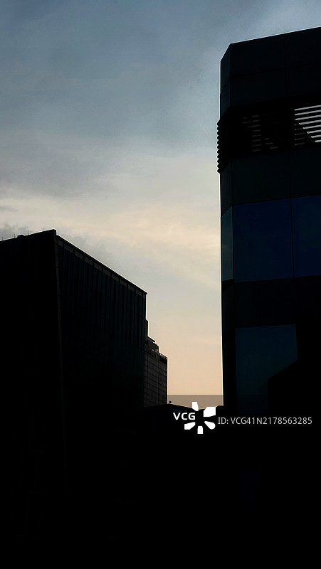 下午的建筑阴影图片素材