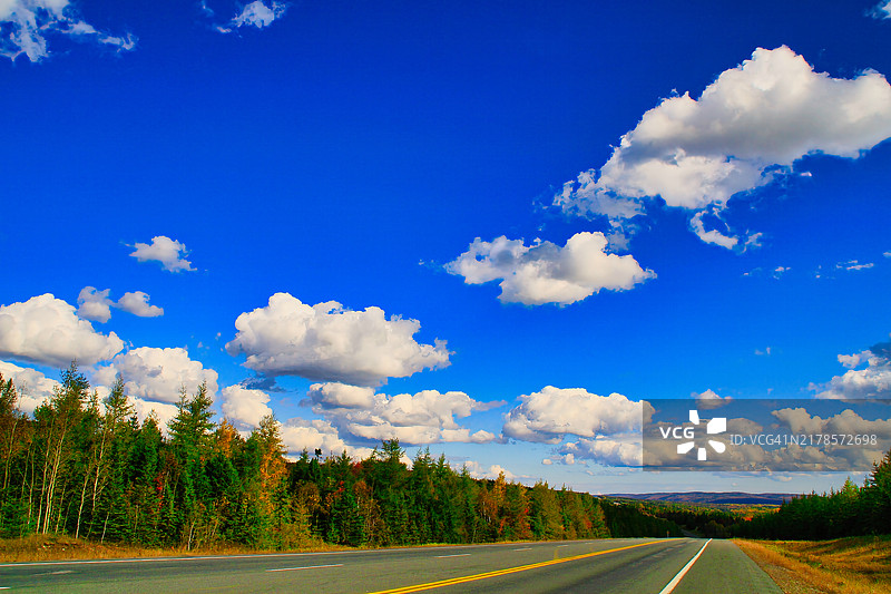 秋天探索新斯科舍省的巴德克图片素材