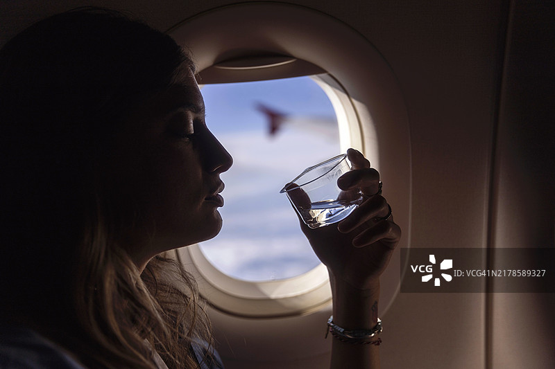 航班上的饮用水图片素材