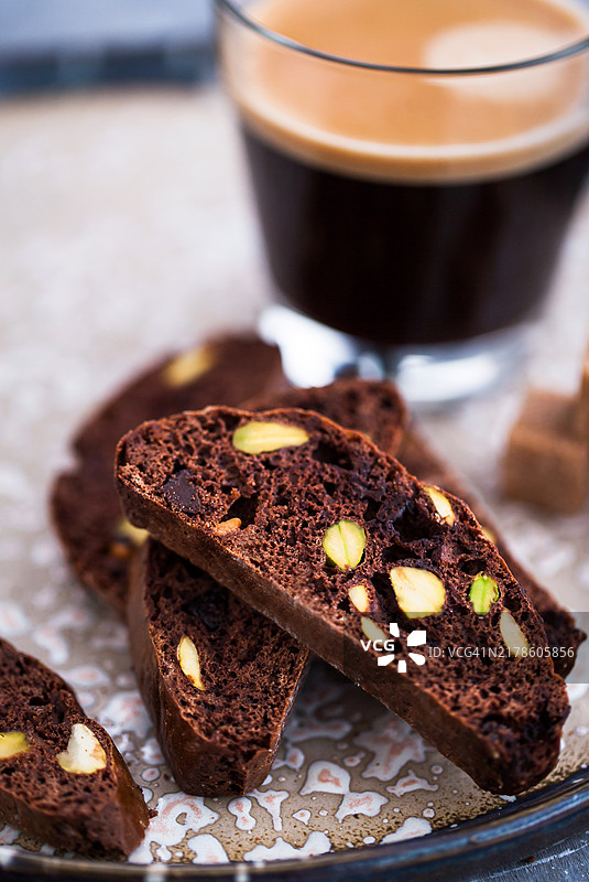 自制巧克力开心果饼干特写，传统意大利饼干图片素材