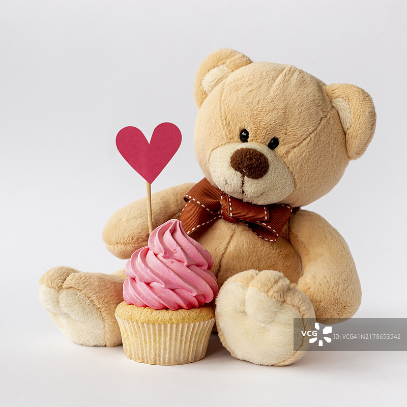 可爱小男孩纸杯蛋糕泰迪熊图片素材