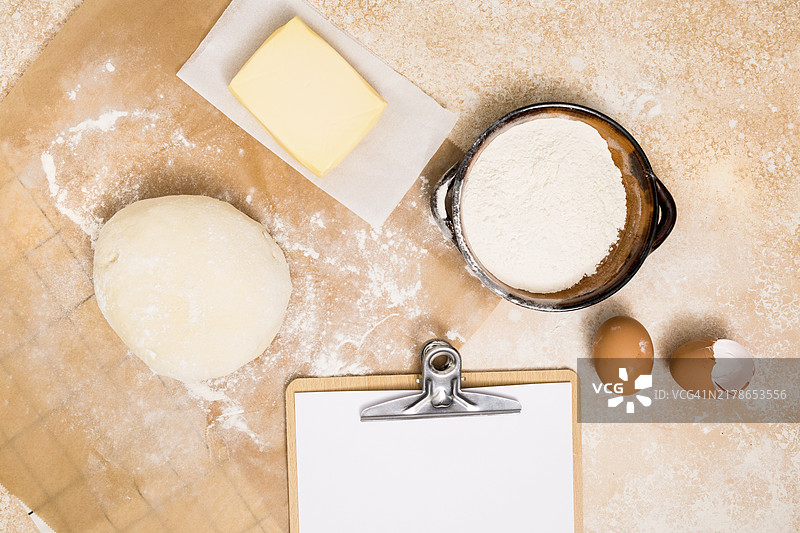 面团、黄油、鸡蛋与厨房背景图片素材