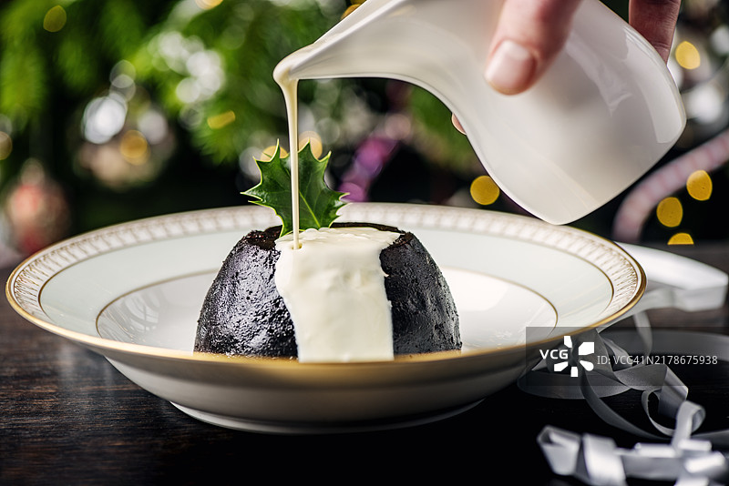 圣诞布丁配白兰地奶油酱图片素材