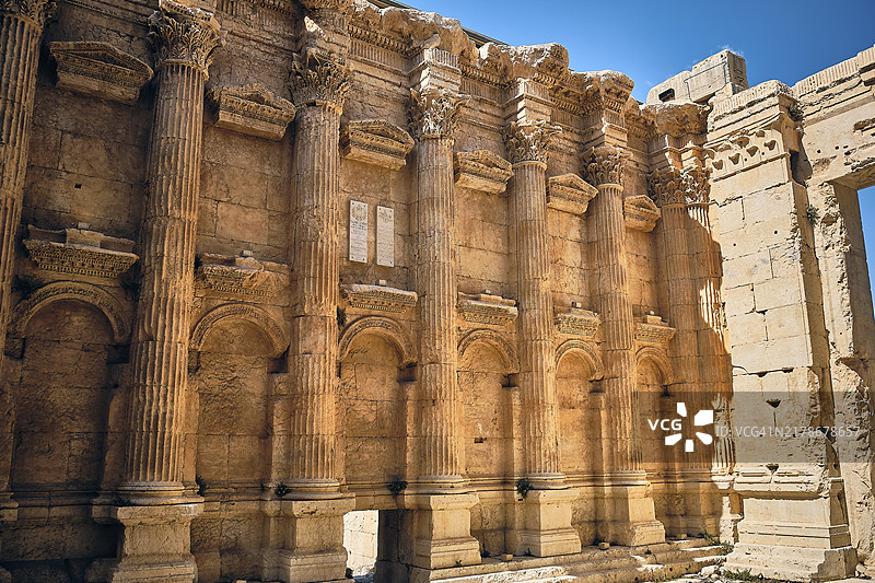巴尔贝克酒神庙科林斯柱头，位于黎巴嫩贝卡谷地，是联合国教科文组织世界遗产地的赫利奥波利斯神庙建筑群图片素材