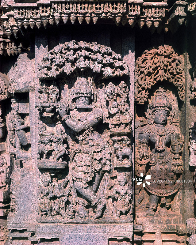 亚洲印度卡纳塔克邦索姆纳特普尔的普拉桑纳切纳凯沙瓦神庙中的13世纪维努戈帕拉或毗湿奴雕像图片素材