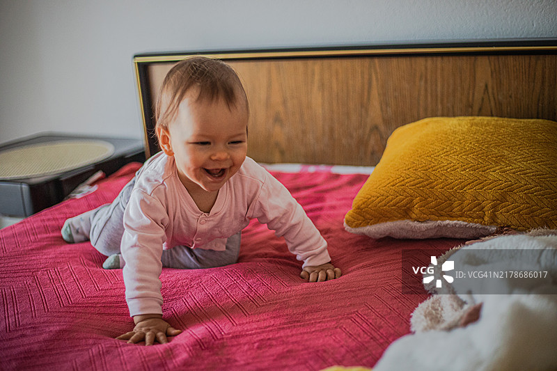 快乐的宝宝睡觉图片素材