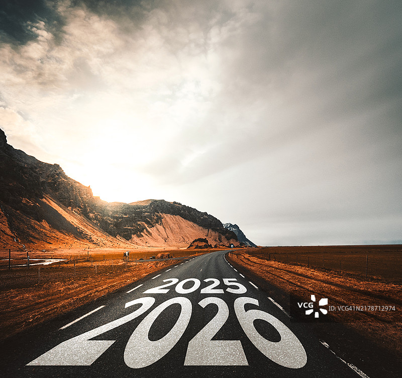 通往2025未来的道路图片素材