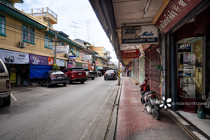 泰国碧差汶里老城区的传统店屋建筑街景图片素材