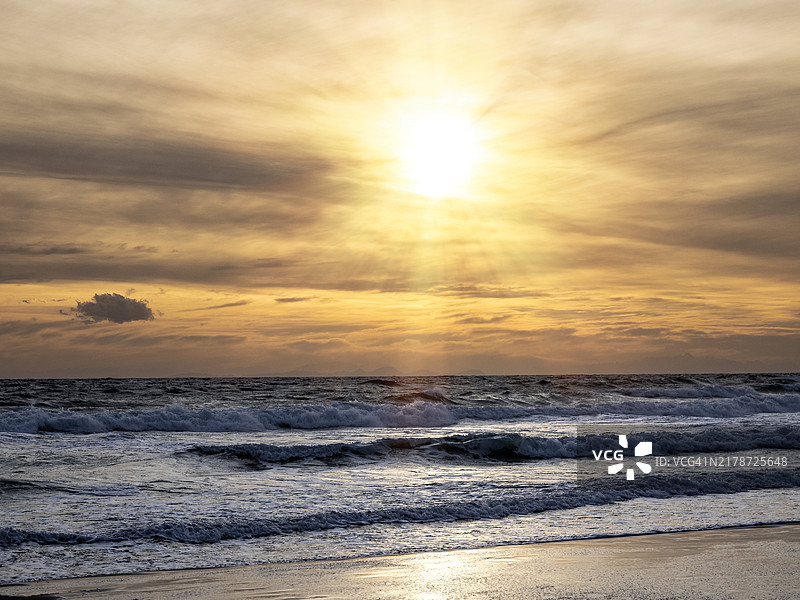 海浪海滩日落图片素材