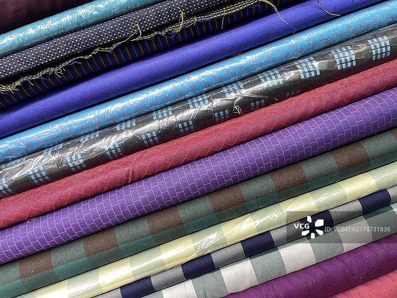展示中的多色纺织面料图片素材