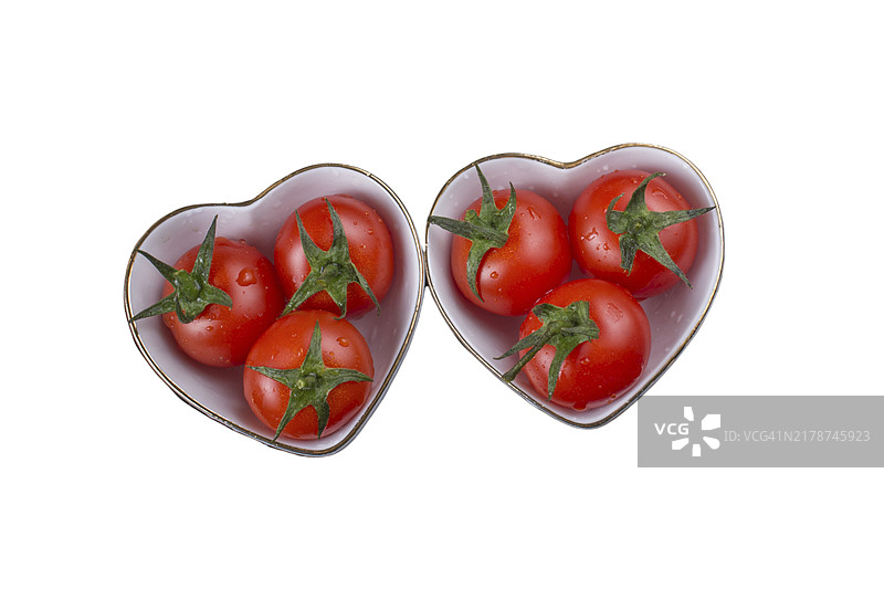 白色背景上的新鲜有机番茄图片素材