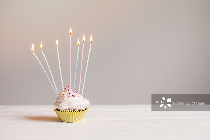 生日纸杯蛋糕静物摄影图片素材