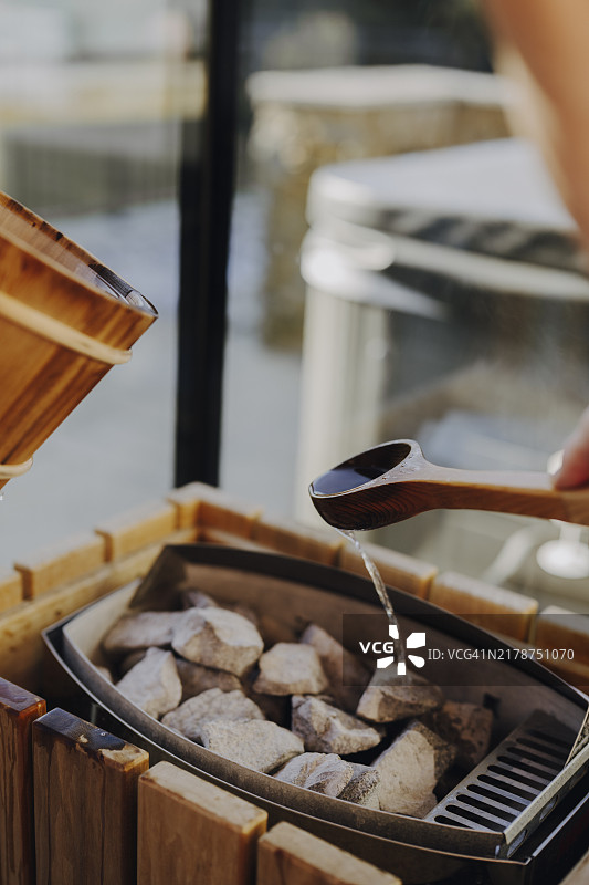 桑拿房中的输液图片素材