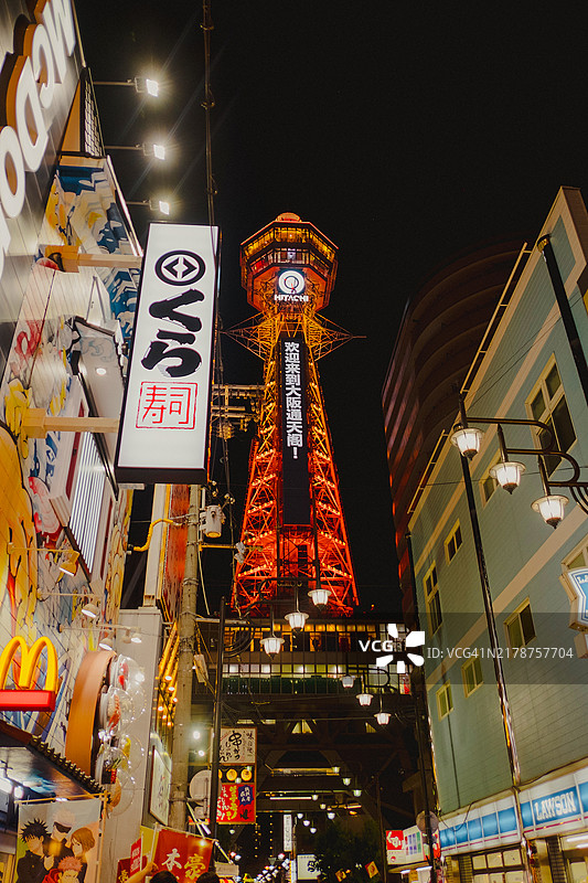 大阪的霓虹灯招牌和塔楼图片素材