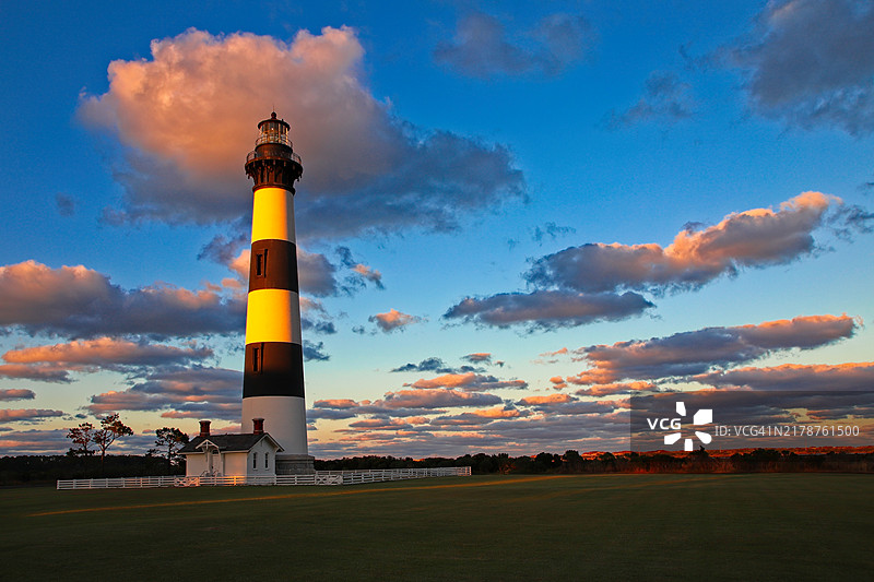 哈特拉斯角国家海岸博迪岛灯塔日落景色图片素材