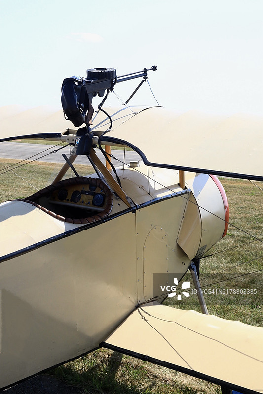 一战时期的双翼飞机复制品图片素材