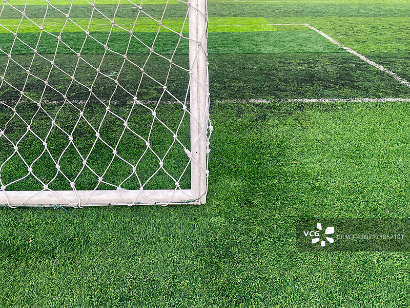 足球场上的球门网图片素材