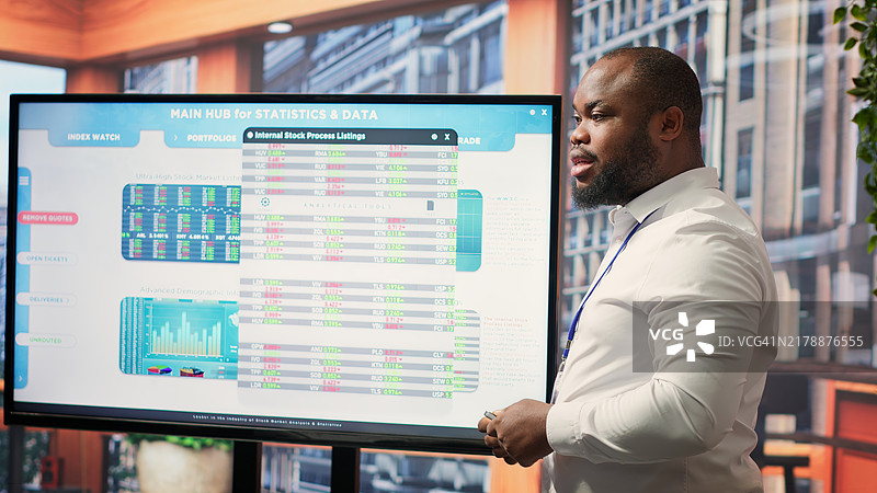 财务顾问专家强调退休的重要术语图片素材