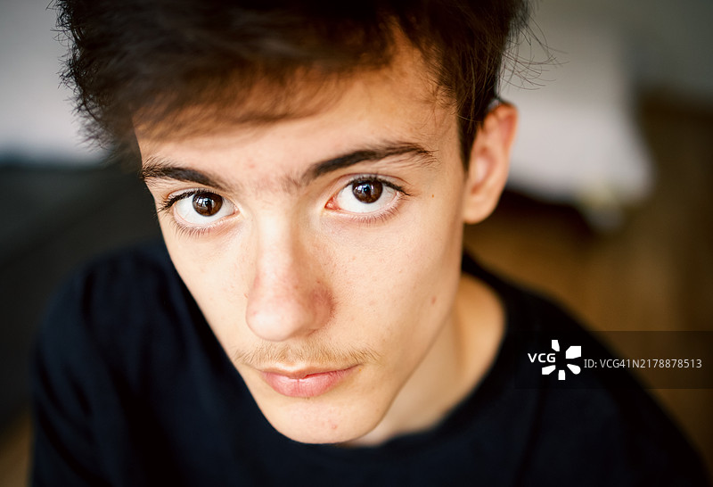 男孩的特写肖像图片素材