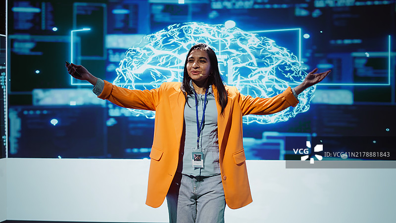 专家展示最新的人工智能创新，摄像机A图片素材