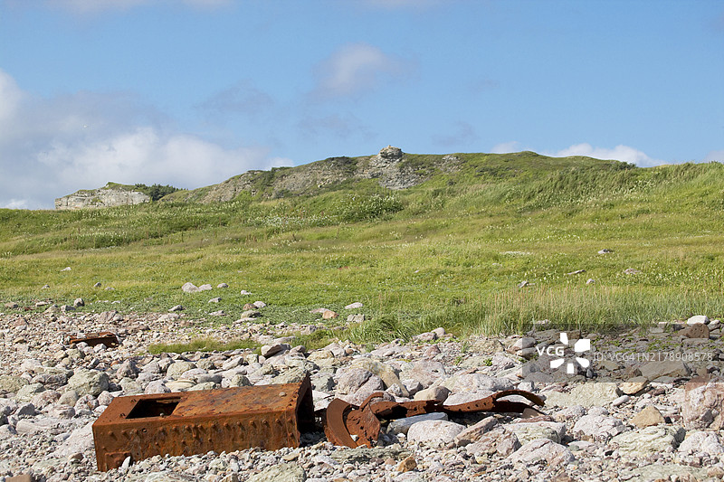 冲上岸的沉船残骸图片素材