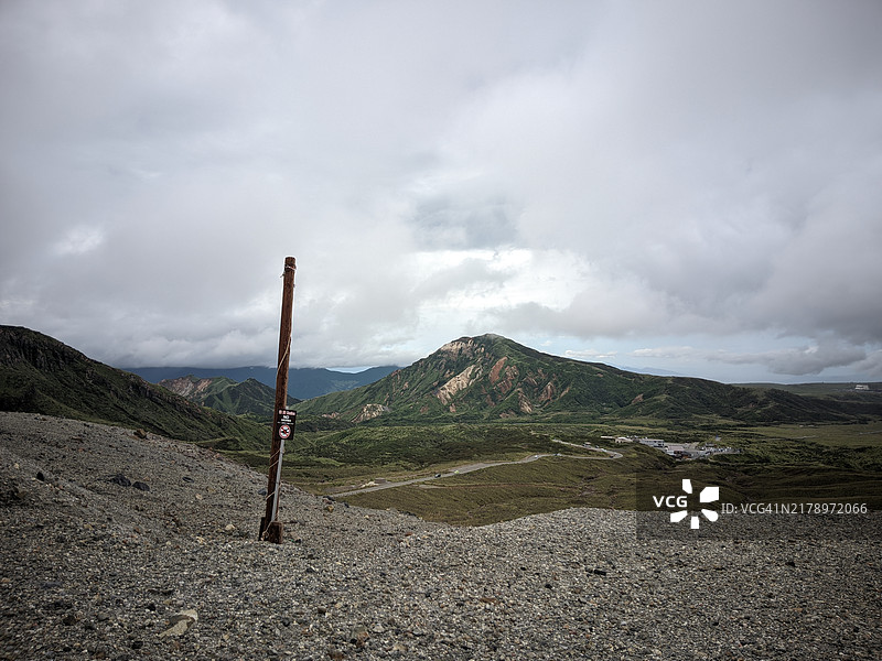 天空下的美丽土地景观图片素材