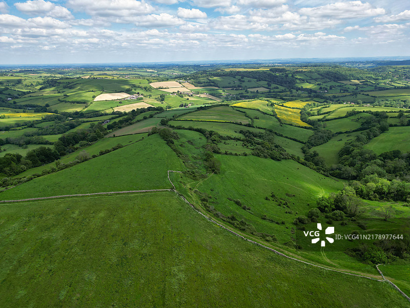 英格兰巴斯市附近的乡村风景中的英国农业农场图片素材