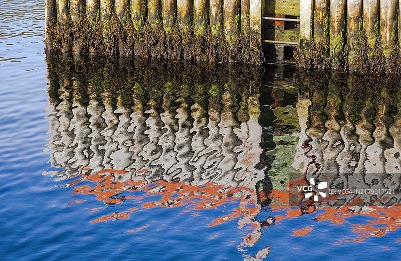码头抽象倒影图片素材