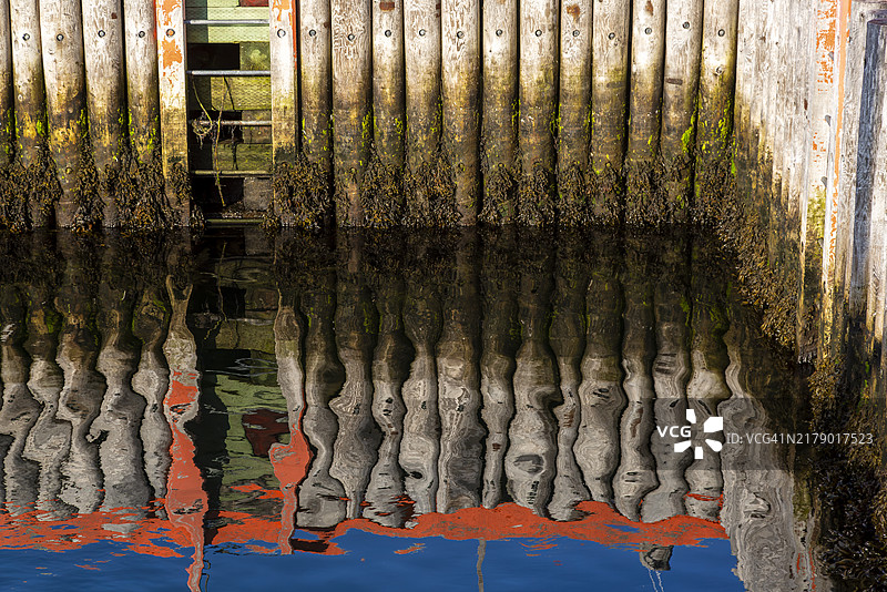 码头抽象倒影图片素材