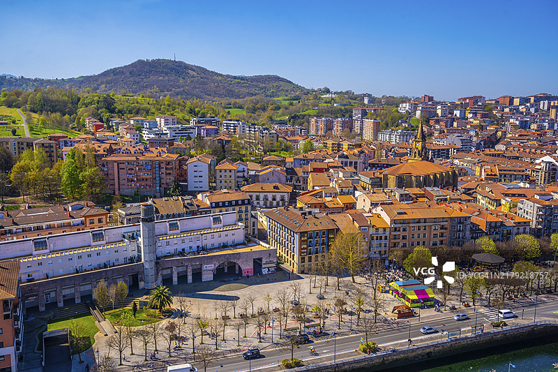 西班牙巴斯克地区吉普斯夸省埃伦特里亚城市天际线的鸟瞰图片素材