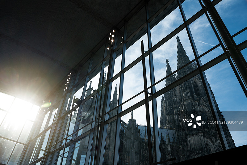 从中央车站看到的科隆大教堂图片素材