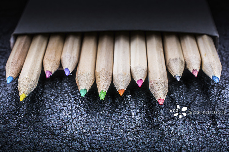 彩色铅笔矢量素材：绘画图片素材